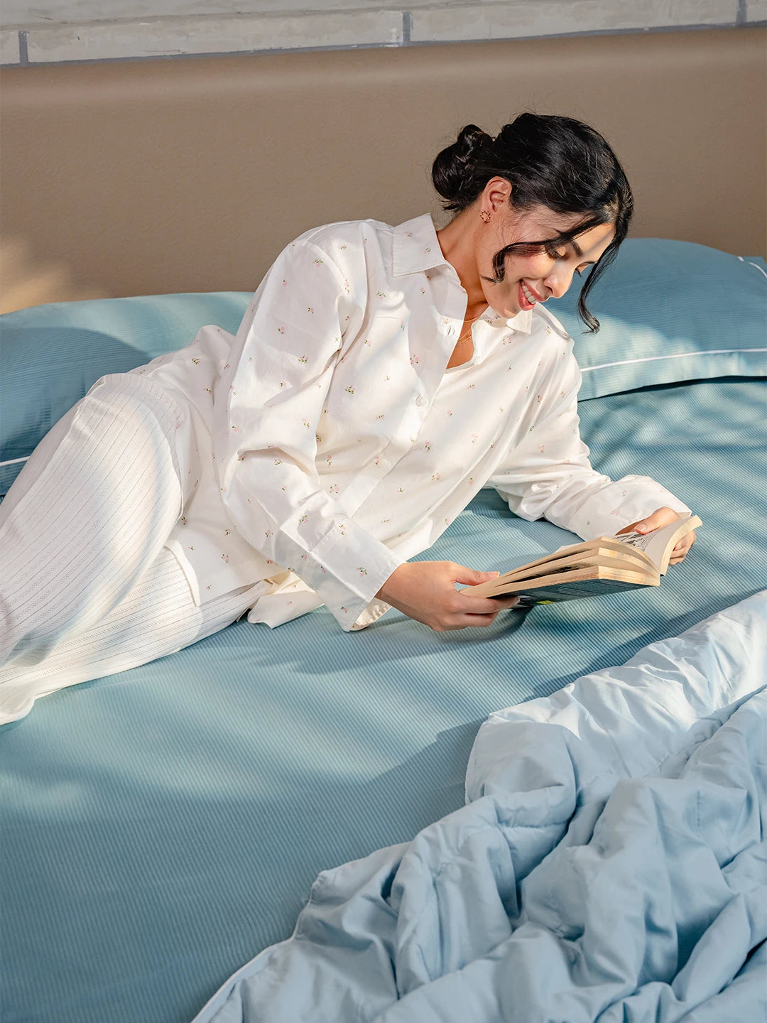 Luxury Super King Sateen Elastic Fitted Bedsheet Set – Fine Linear Stripes with 2 Pillow Covers