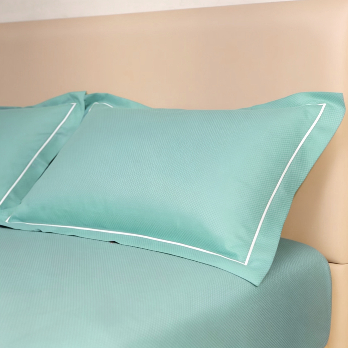 Micro  Checkered Super King Sateen Bedsheet Set with 2 Pillow Covers – Soft & Breathable