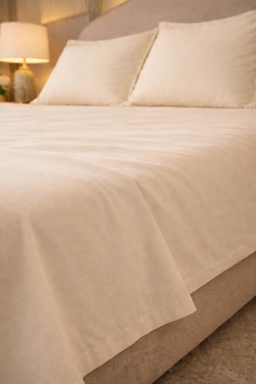 Giza Cotton Super King Sateen Bedsheet Set with 2 Pillow Covers – Ultra-Soft & Hotel-Quality Feel