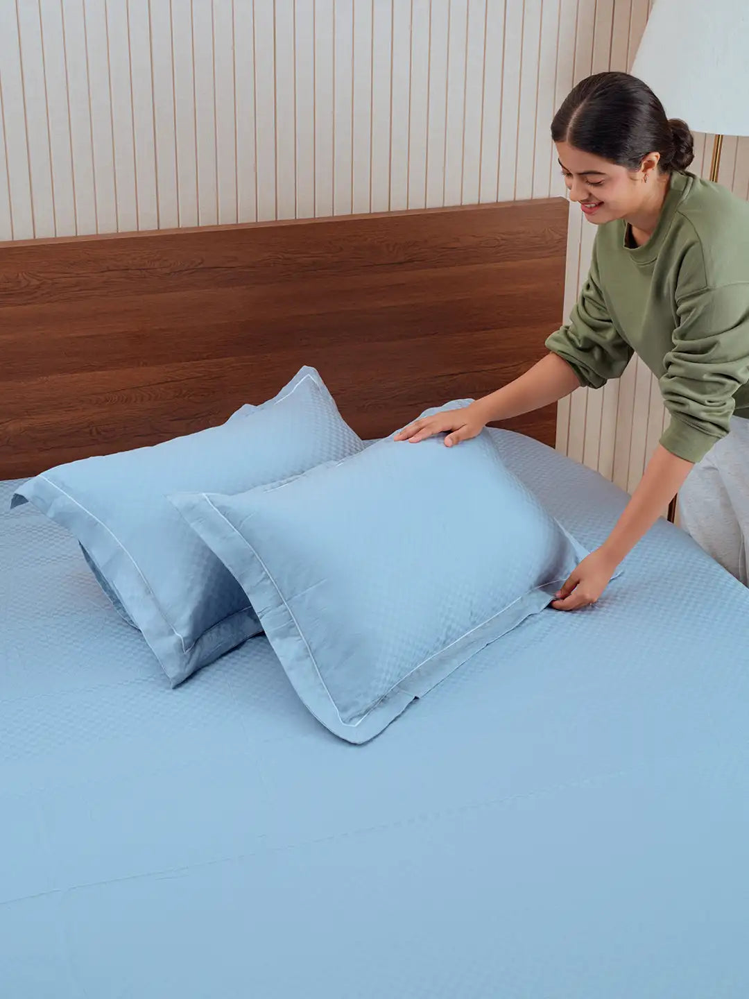 Urban Grid 100% Cotton Bedsheet Set with 2 Pillow Covers - 300TC